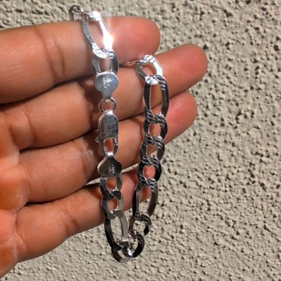 Diamond Cut Figaro 200 ChainBracelet 8.9mm - CH639
